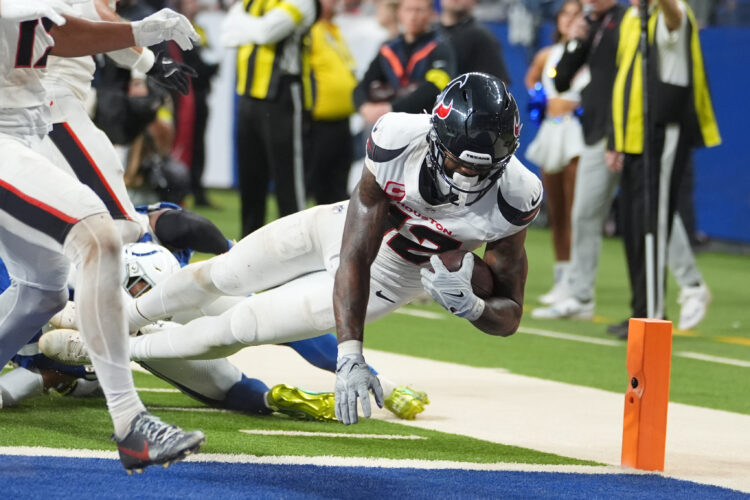 Texans down Colts